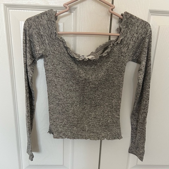 Hollister Off-The-Shoulder Longsleeve Bundle - Picture 2 of 3